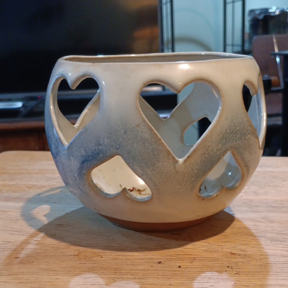 Heart Cutout Ceramic Candle Holder - Picture 1 of 3